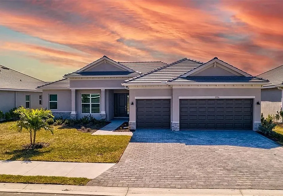 3 bed, 2.5 bath, 2361 sqft, $2,875 — Photo 2