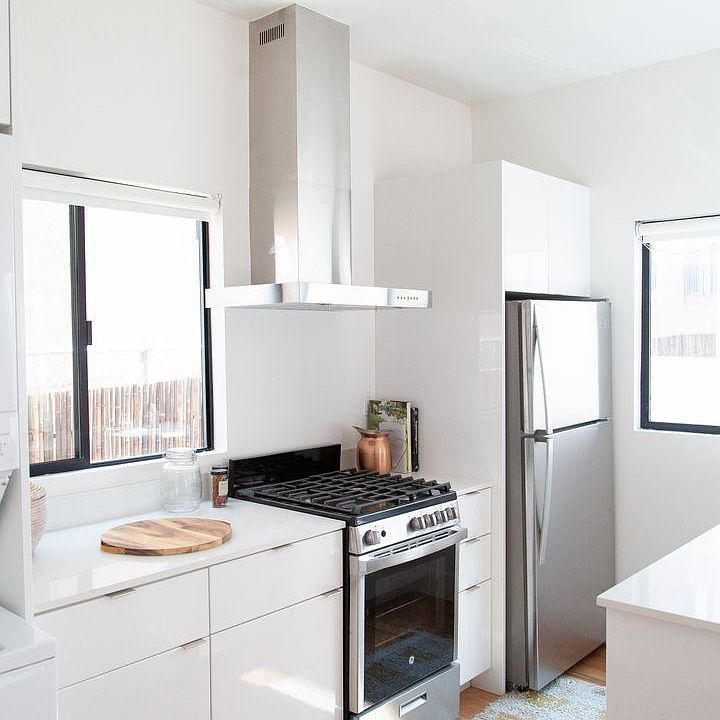 1st image of 1431 N Mohawk St #9242837