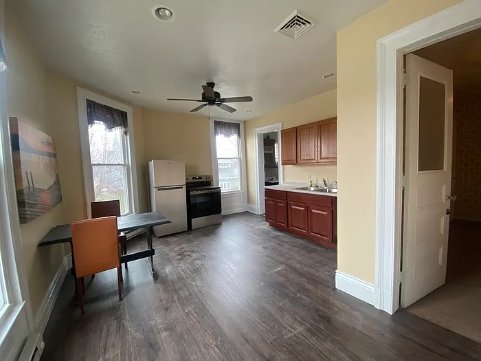 159 Mullin St #2 — Photo 7
