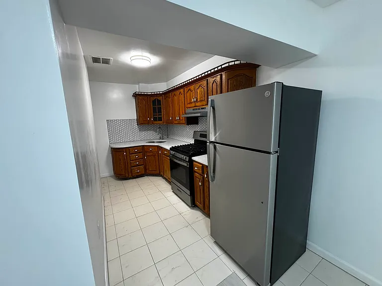 1415 E 84th St #2 — Photo 3