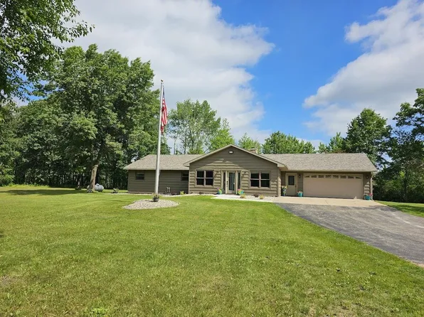 2104 W Bannerman Ave, Redgranite, WI 54970