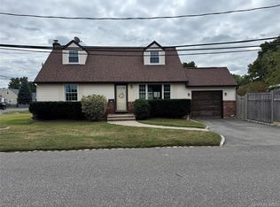 613 6th St, East Northport, NY 11731