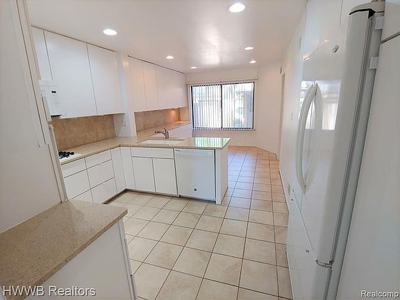 5th image of 7156 Pebble Park Dr
