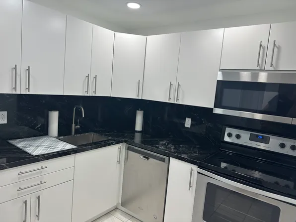 8250 Byron Ave APT 404, Miami Beach, FL 33141