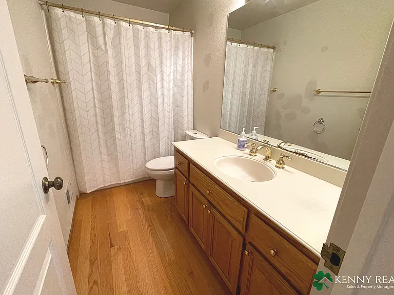 144 Glasgow Ln — Photo 20