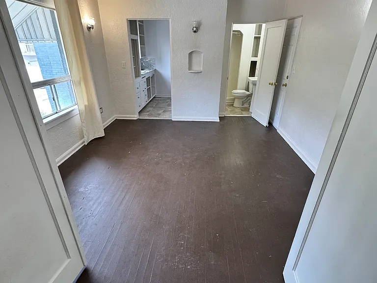 704 12th St #9 — Photo 1