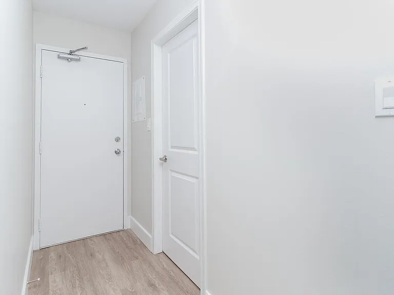 579 Rosehill St — Photo 3