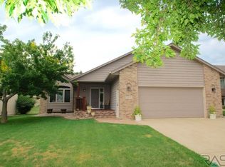 205 N Detroit Ave, Sioux Falls, SD 57110