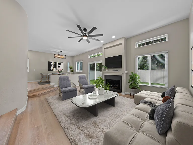 261 Hillcrest Dr #B — Photo 3