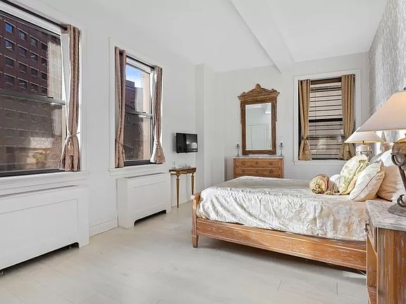 4th image of 3 Hanover Sq APT 4J