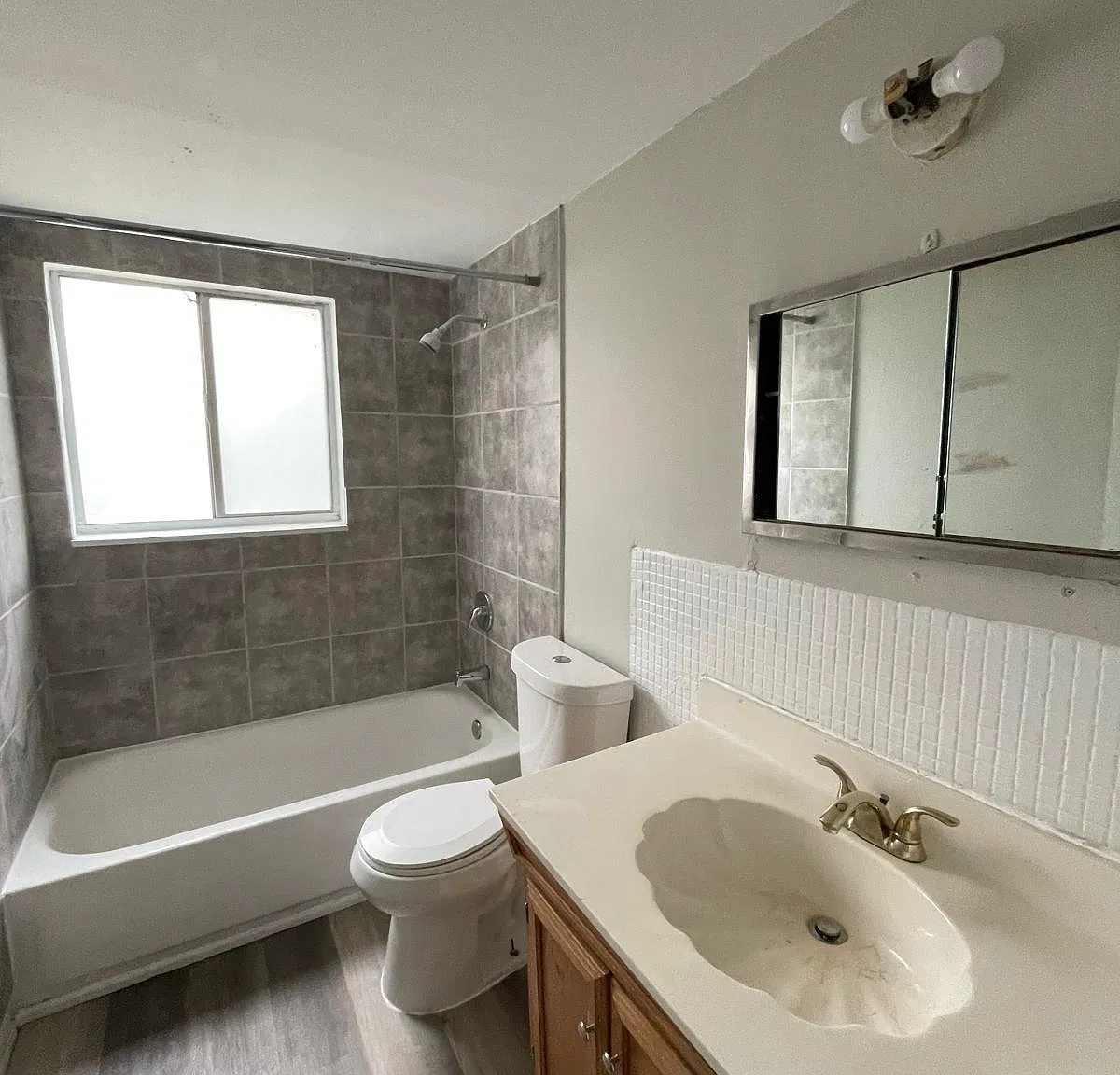 428 Chambers Rd — Photo 1