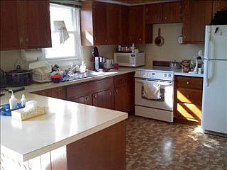 4th image of 125 Empire Dr