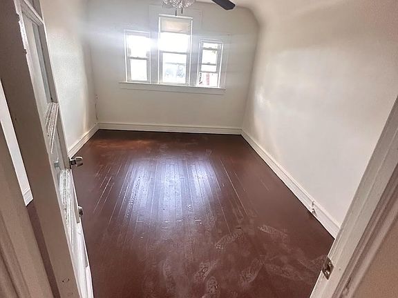 2nd image of 196-15B 119th Ave