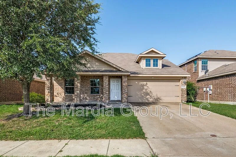 4 bed, 2.5 bath, 2520 sqft, $2,399 — Photo 1