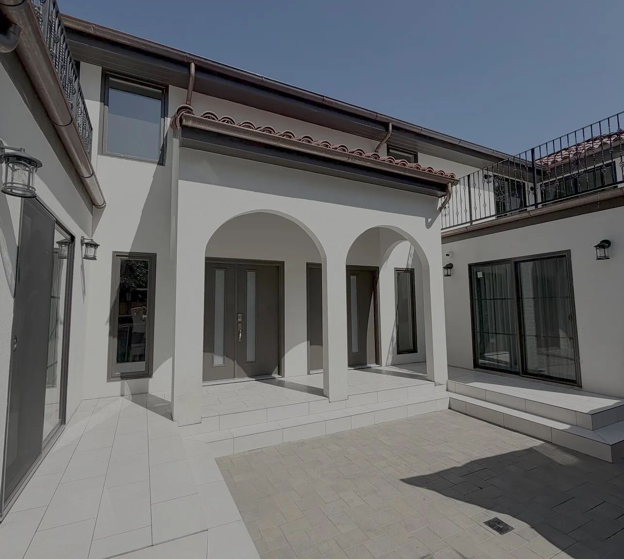 5 bed, 4.5 bath, 2800 sqft, $15,000 — Photo 1