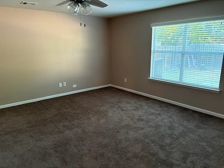 327 Remington Heights Dr — Photo 12