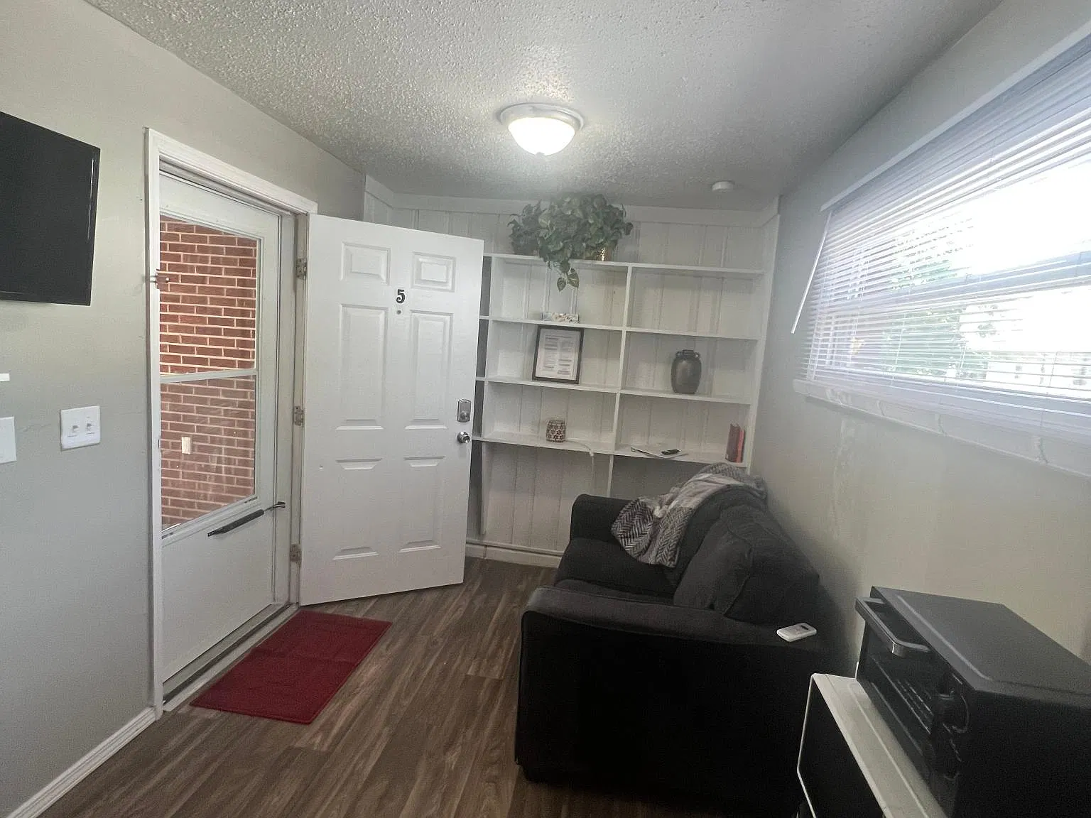Studio, 600 sqft, $795 — Photo 2