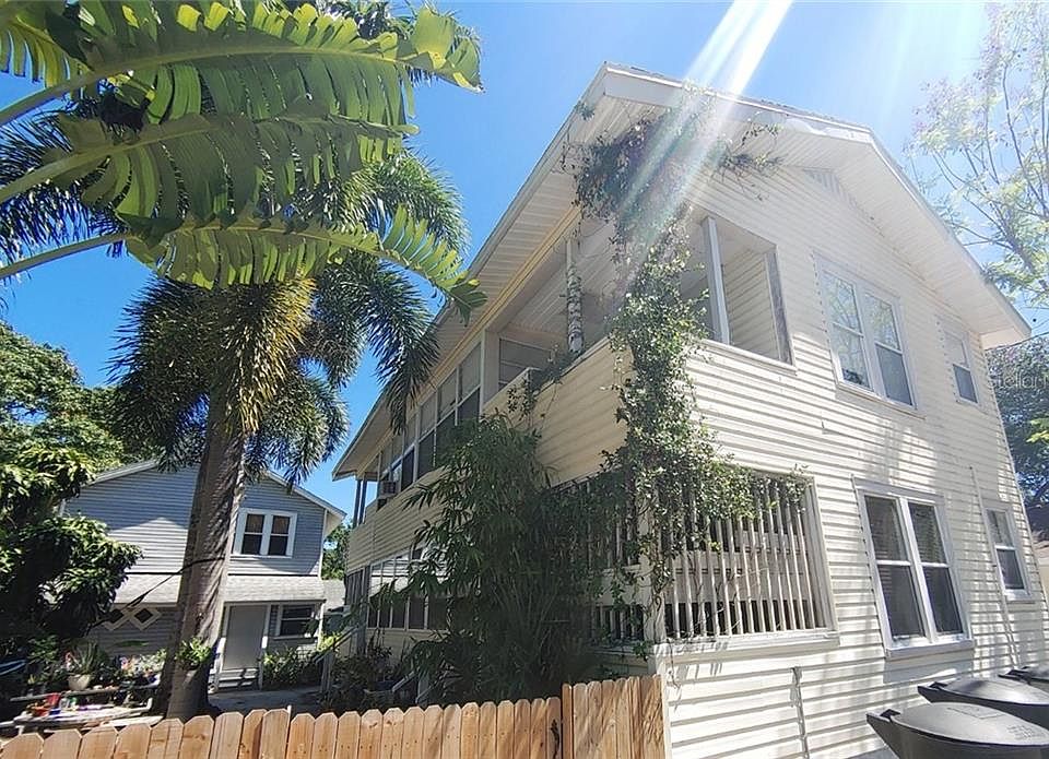 1st image of 809 10th Ave N