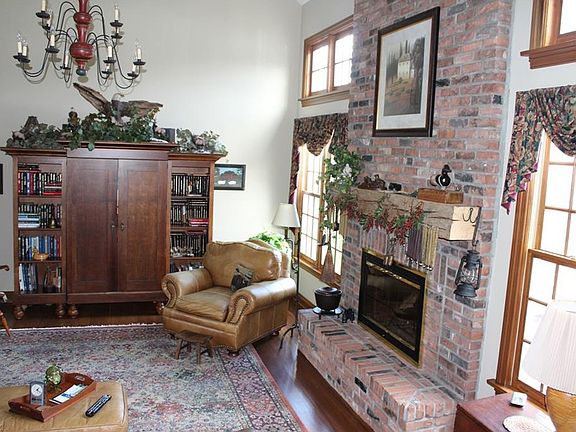 3rd image of 475 Wheatfield Dr