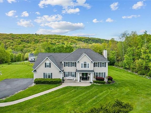 4th image of 17 Country Woods Dr