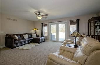 4th image of 9651 Crestwood Dr