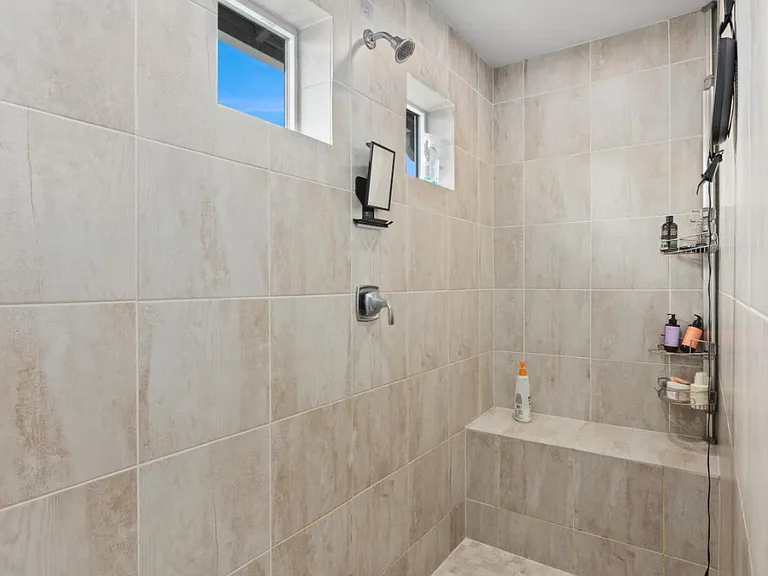 303 Vaughan Blvd NE — Photo 11