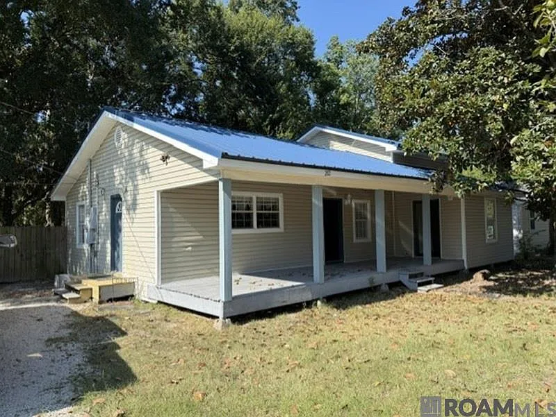 3 bed, 1830 sqft, $1,700 — Photo 2