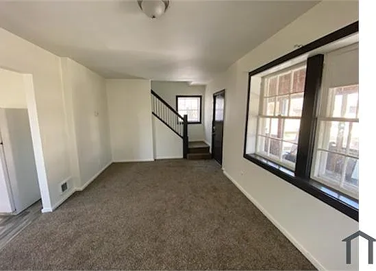 4 bed, 1098 sqft, $1,600 — Photo 2