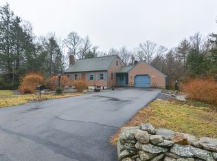 15 Villa Dr, Foxboro, MA 02035