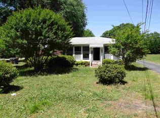 111 McGowan St, Laurens, SC 29360