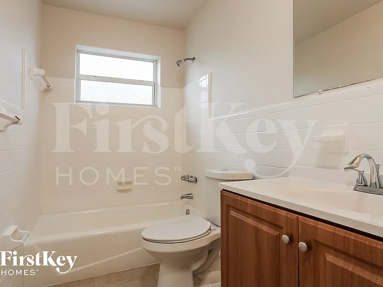 470 NW 41st St — Photo 13