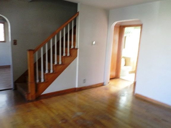 3rd image of 2922 N Louis St
