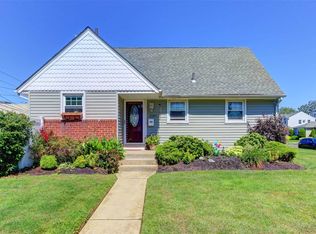 2591 Park St, Westbury, NY 11590