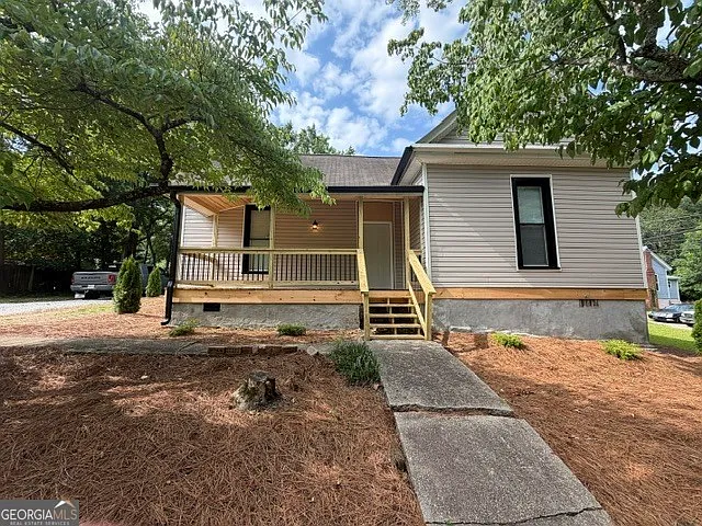 2 bed, 1.0 bath, $1,600 — Photo 1