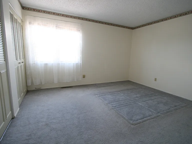 1092 Stanton St — Photo 12