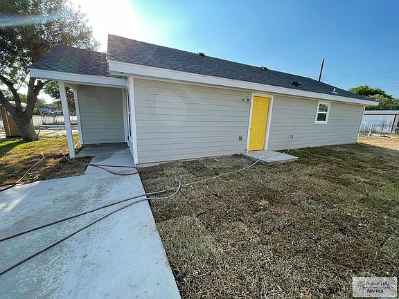 3rd image of 1021 E Adams Ave