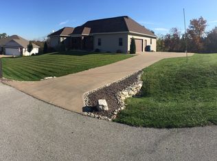 2522 Camelot Ct, Quincy, IL 62305