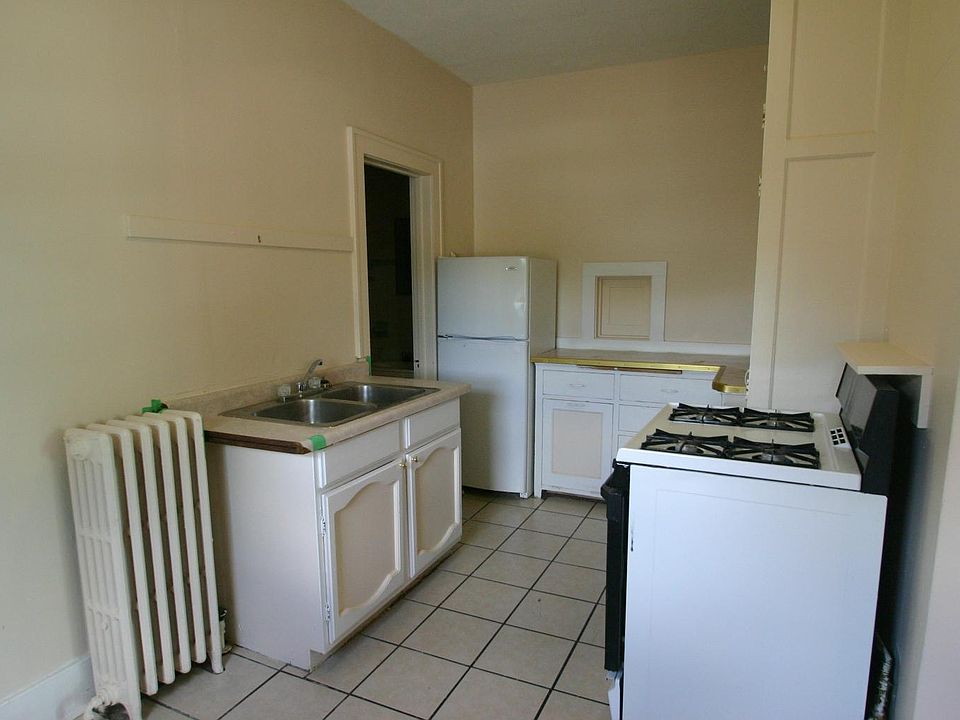 2nd image of 855 1st St SW APT 4