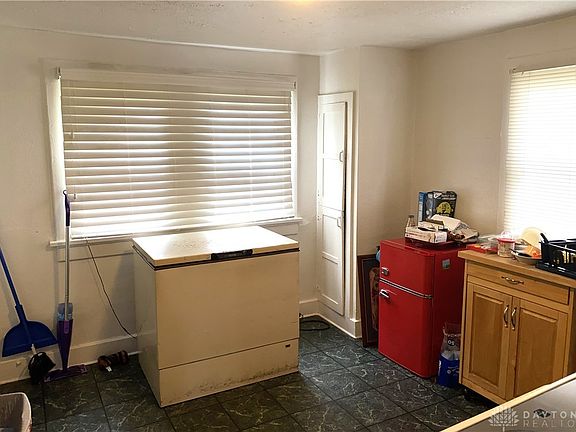4th image of 1654 Gummer Ave