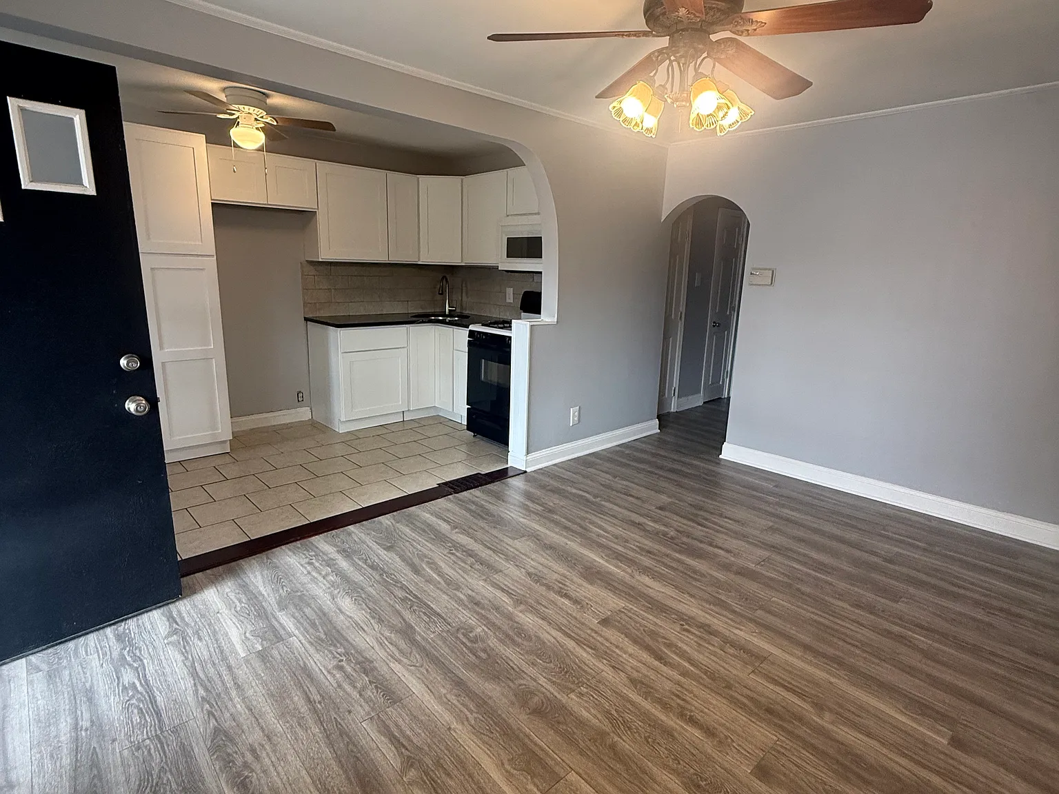 2 bed, 810 sqft, $2,000 — Photo 2