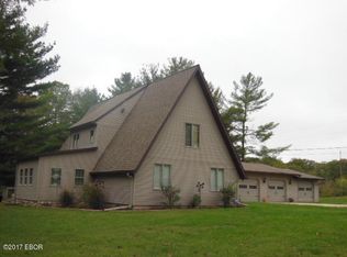 52 Hemlock Ln, Flora, IL 62839