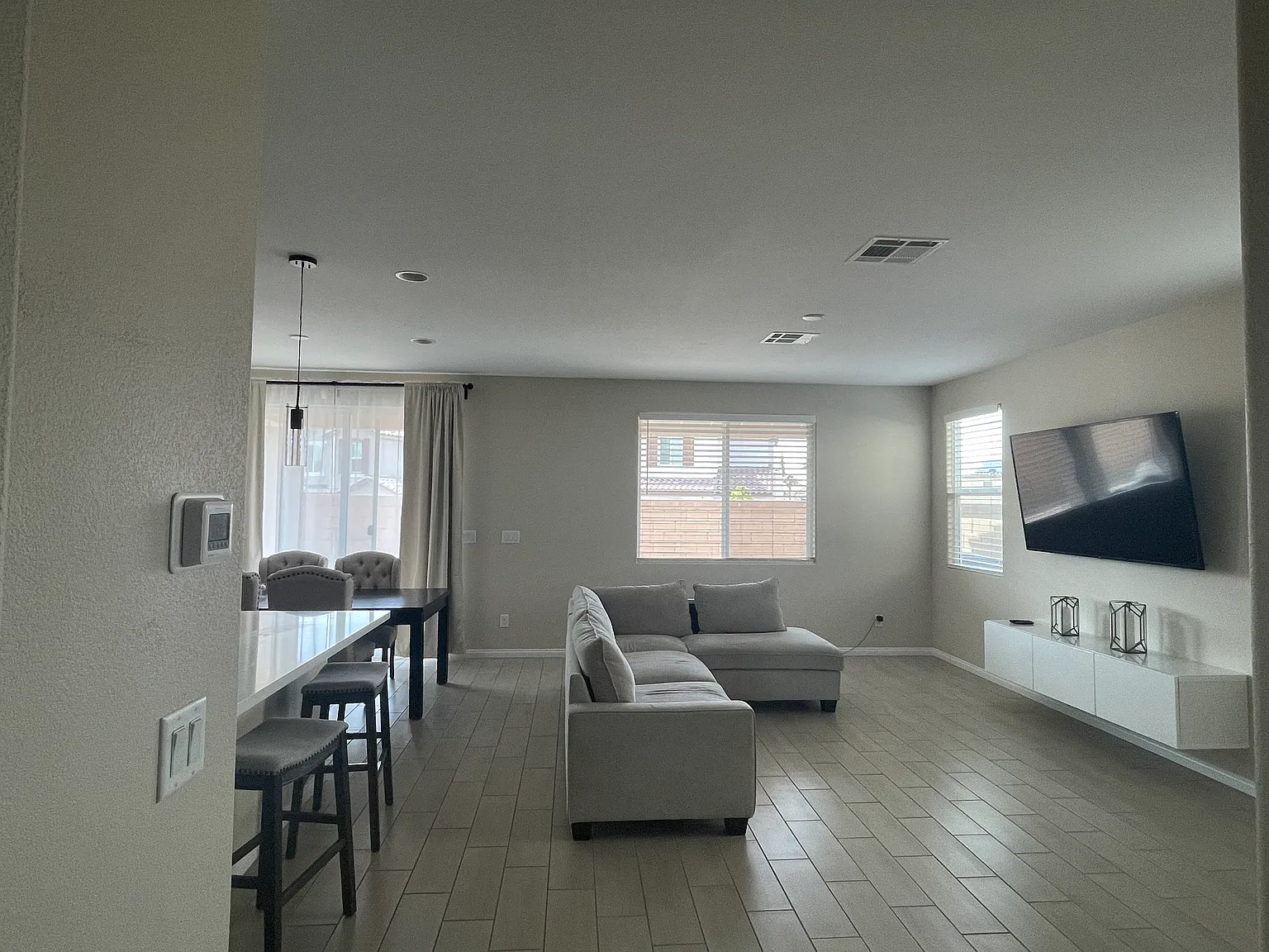 4 bed, 2.5 bath, 1925 sqft, $2,750 — Photo 3