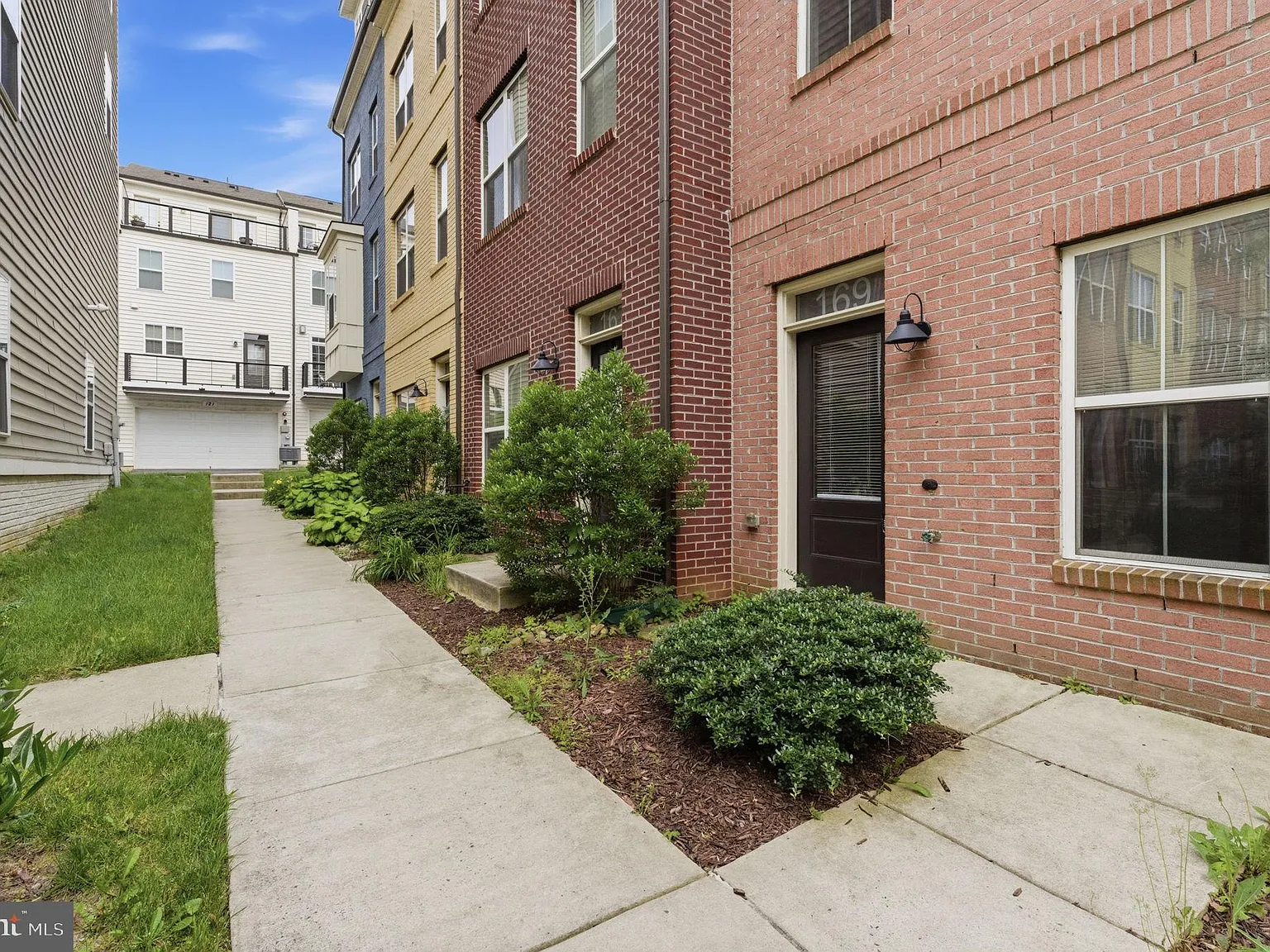 4 bed, 3.5 bath, 2280 sqft, $3,400 — Photo 4