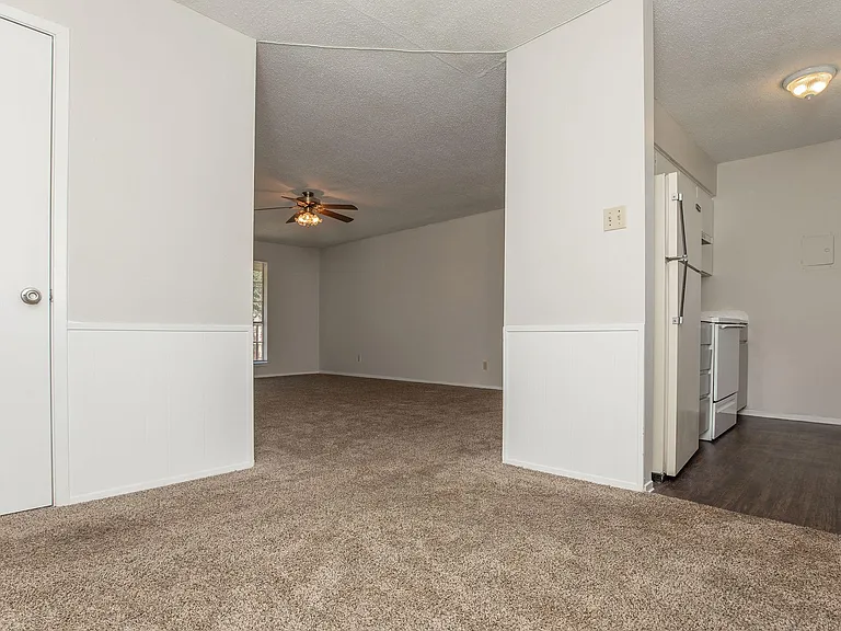 Bel Air Estates — Photo 21