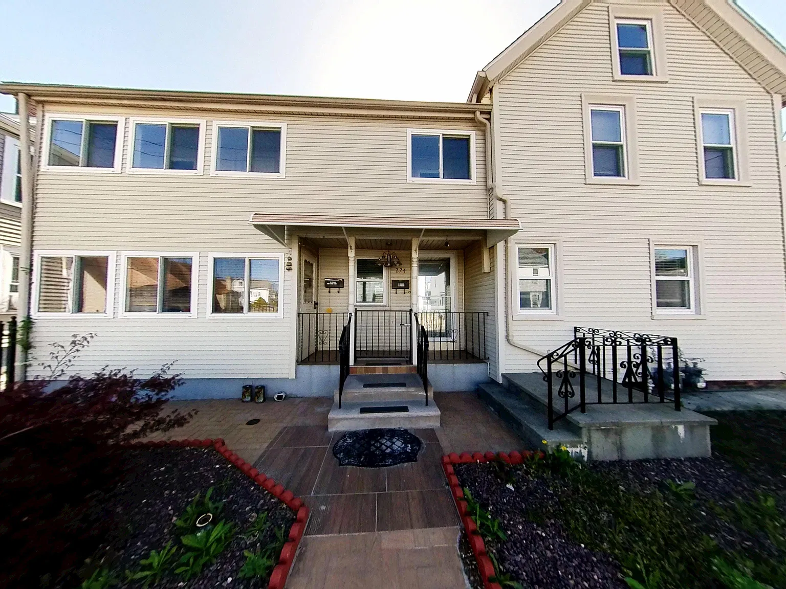 3 bed, 1005 sqft, $2,000 — Photo 1