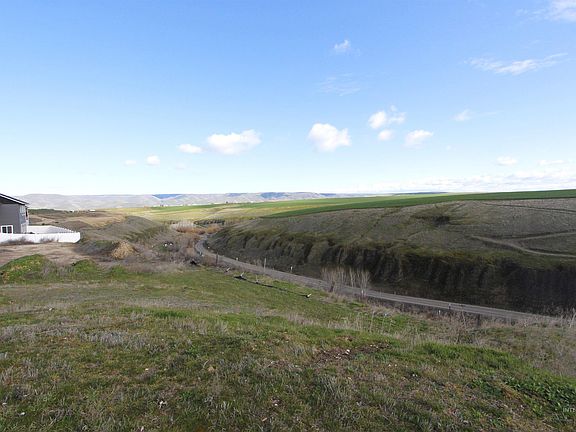 4th image of 3225 Hidden Valley Loop