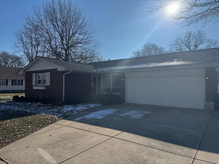 849 E North St — Photo 23