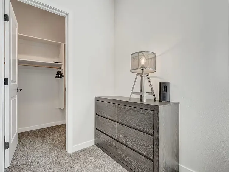 2220 E La Salle St — Photo 32
