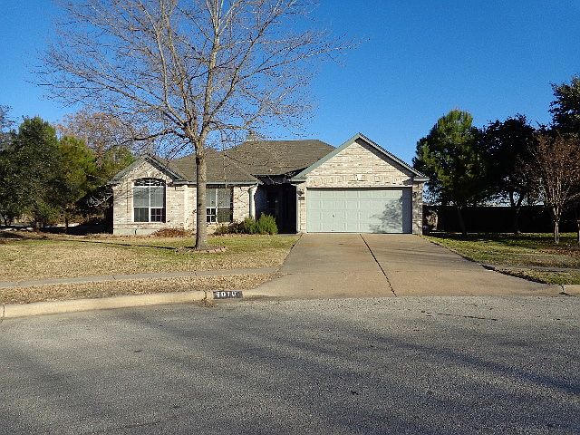 1st image of 1010 Parkcrest Ct