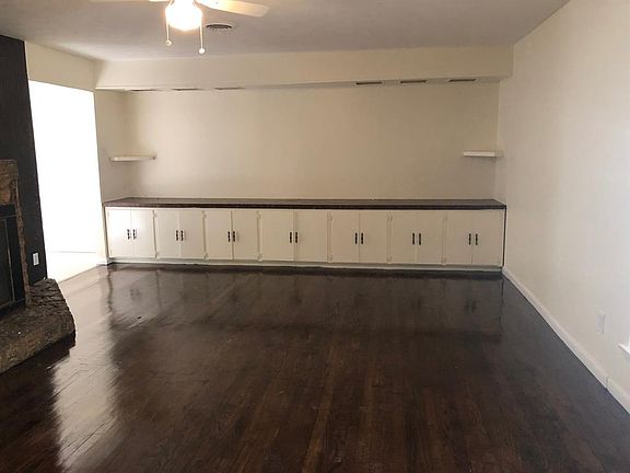2nd image of 206 W Celeste Dr